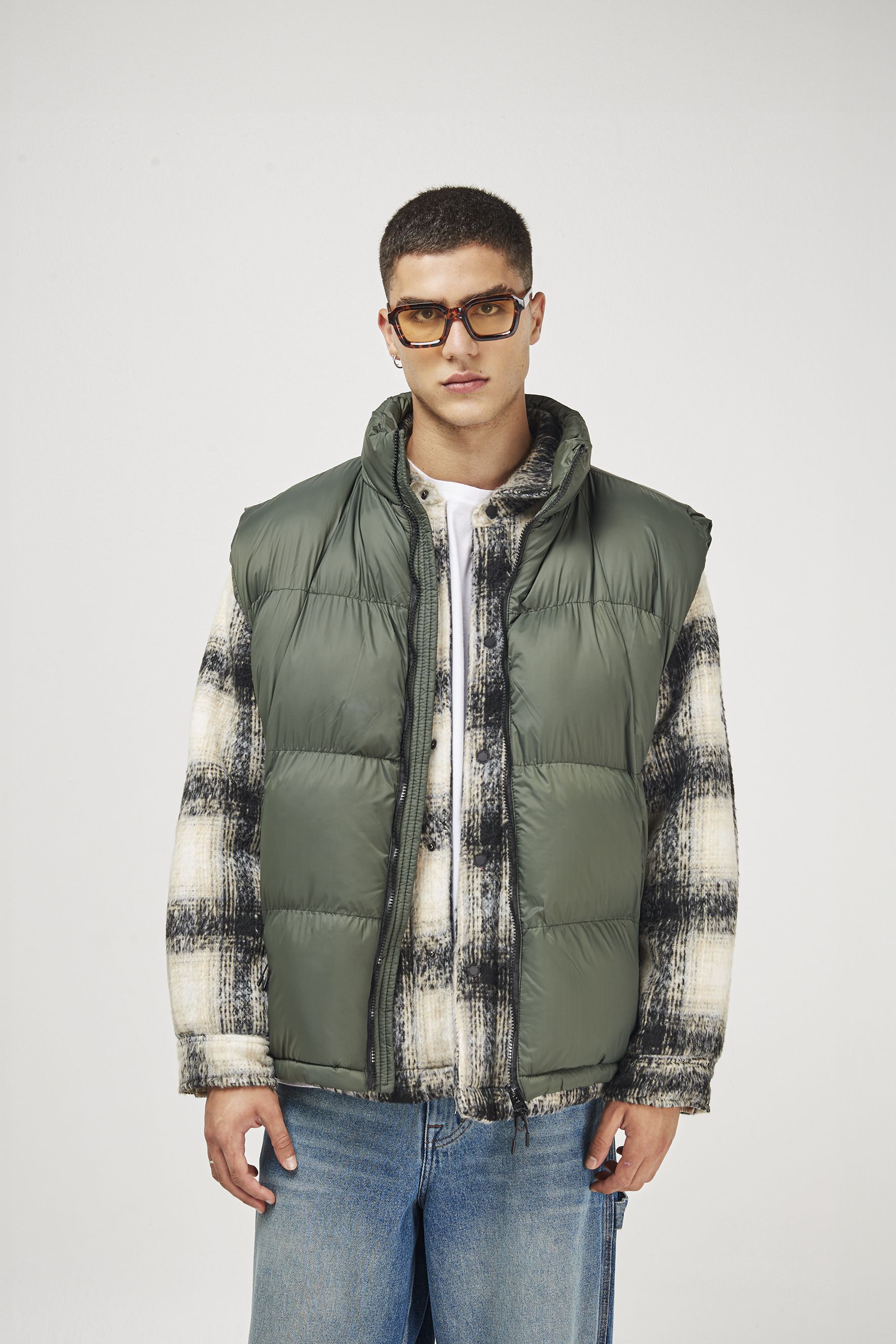 Mons Vest