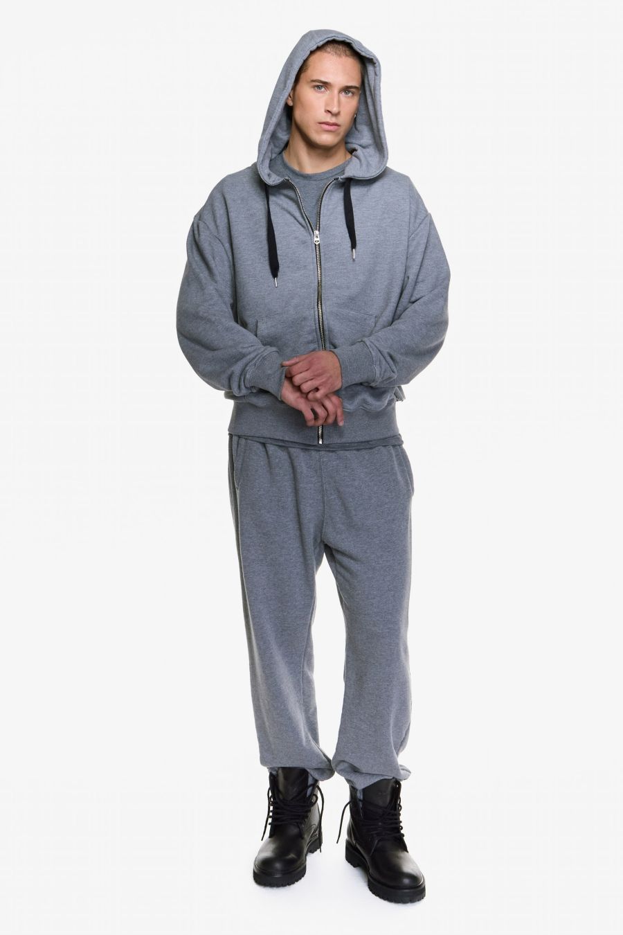ESSENTIAL ZIP HOODIE